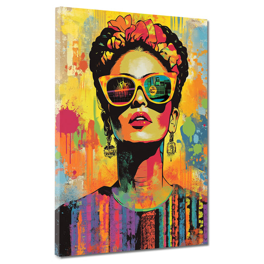 Wandbild Kunstwerk Frida im modernen Pop Art Stil mit leuchtenden Farben und Brille